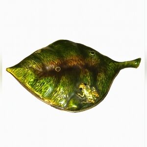Green Leaf Pill Holder With Frog Detail
